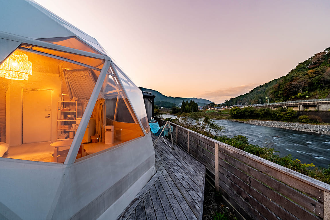 Spend a special moment at the dome-shaped tent along the beautiful clear stream